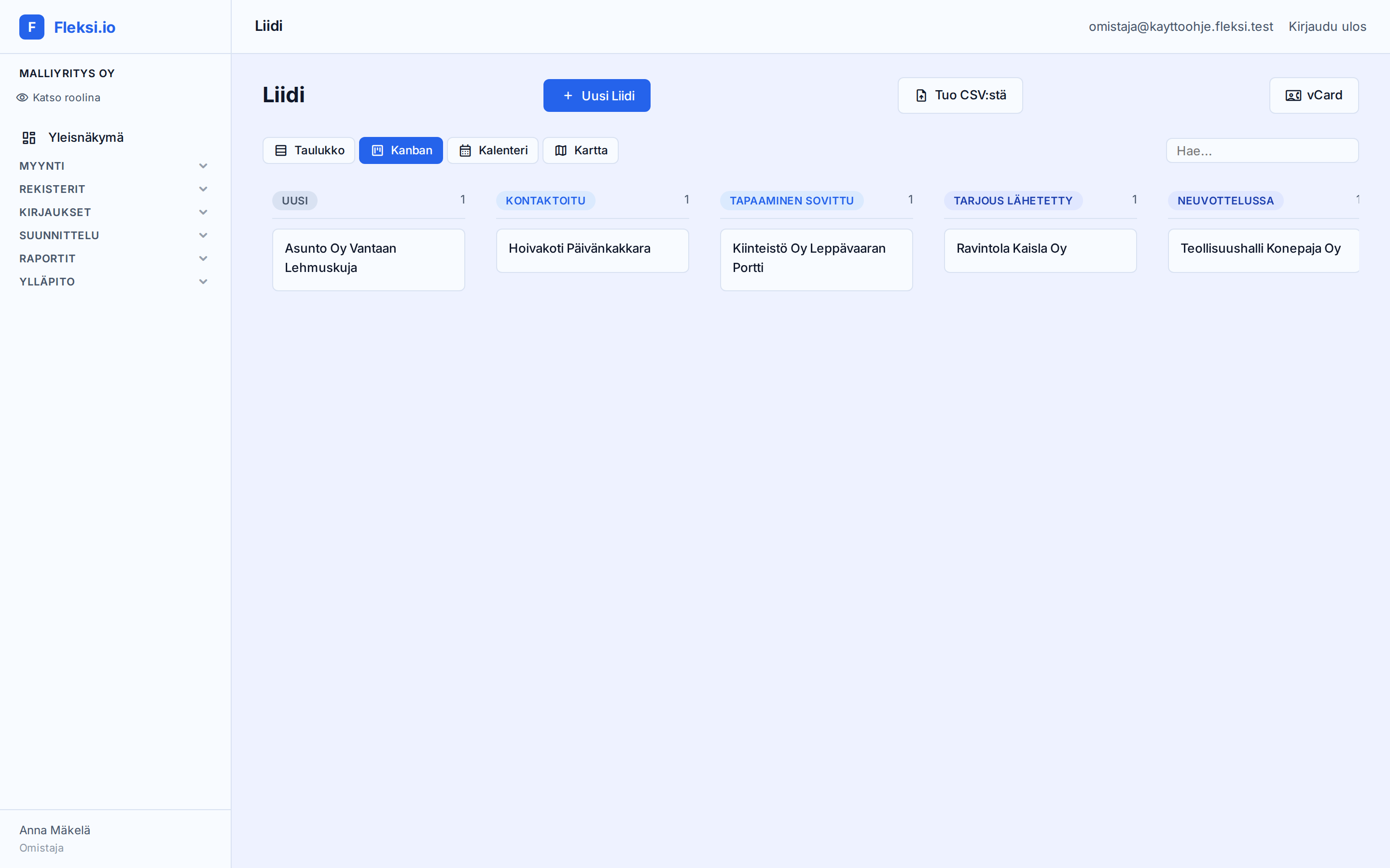 Sama liidiaineisto kanbanina. Sarake on tila, ja liidi siirtyy sarakkeesta toiseen raahaamalla.